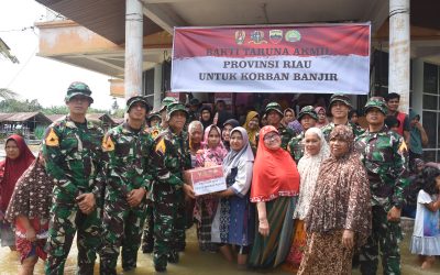 Taruna Akmil Sentuh Hati Rakyat dalam Giat Bakti Sosial Korban Banjir Desa Buluh China