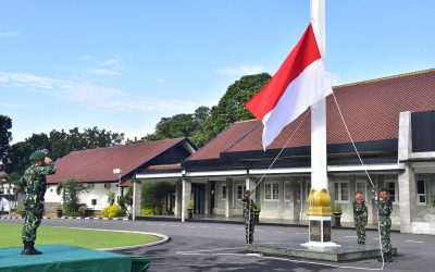 Melaui Upacara Bendera Gubernur Mengajak Mempersiapkan Diri Menyongsong Tantangan Masa Depan Yang Semakin Dinamis