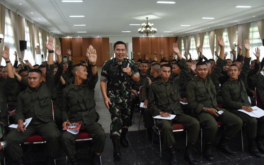 Wakil Asisten Personel Panglima TNI Ceramah Inspiratif di Akademi Militer Magelang