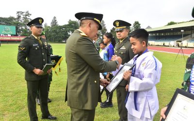 Penghargaan Kepada Anggota dan Keluarga Akmil Berprestasi