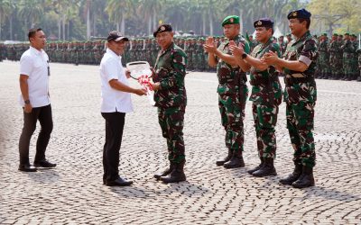 Dukung Kesiapan TNI, Gubernur Akmil Hadiri Penyerahan Alpalhankam