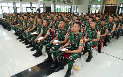 Pangdivif 1 Kostrad Kepemimpinan dan Profesionalisme Kunci Sukses Taruna Akmil