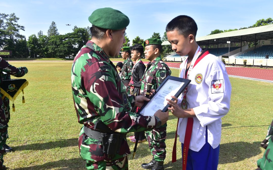 Akademi Militer Beri Penghargaan Prestasi Membanggakan