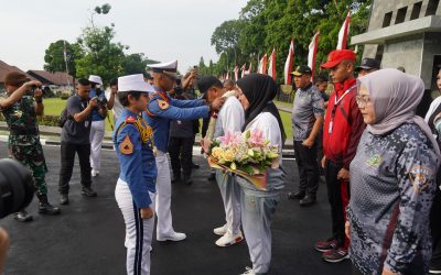 Peserta Wisuda Purnawira Pati TNI AD 2024 di Sambut Oleh Gubernur Akmil