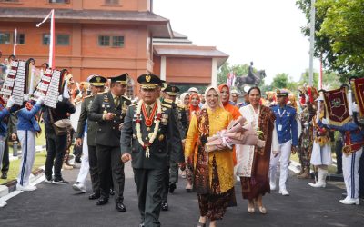 Tradisi Pelepasan Wisuda Purna Wira Pati TNI AD 2024 di Akademi Militer