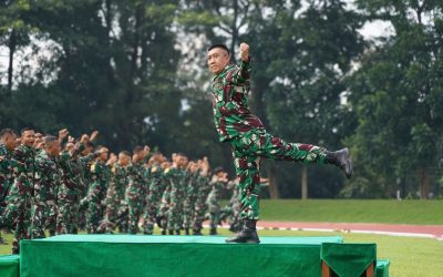 Jaga Kebugaran Gubernur Akmil Pimpin Senam Bersama Organik dan Taruna