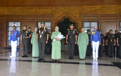 Momen Haru Pelepasan Brigjen TNI Sapto Widhi Nugroho dari Akmil